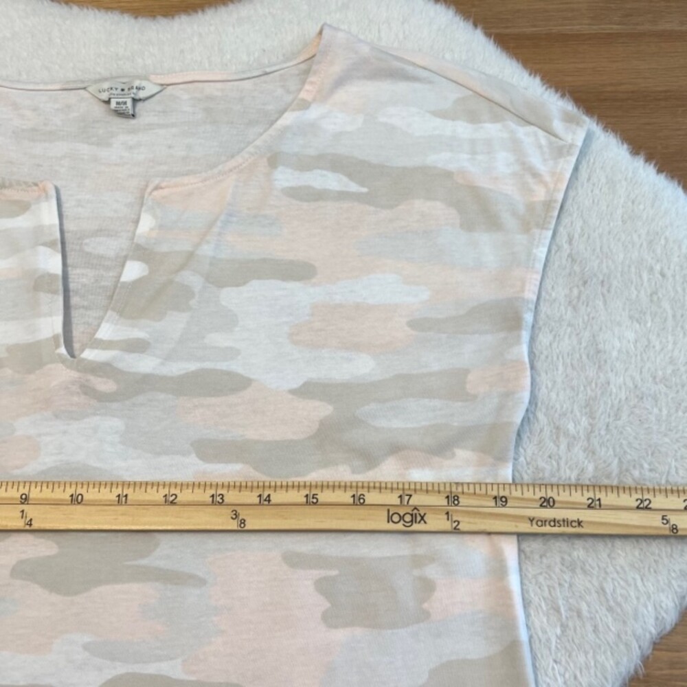 Lucky Brand Womens Peach Camo Cap Sleeve Tie Front V-Neck Shirt Size Medium - Picture 11 of 12